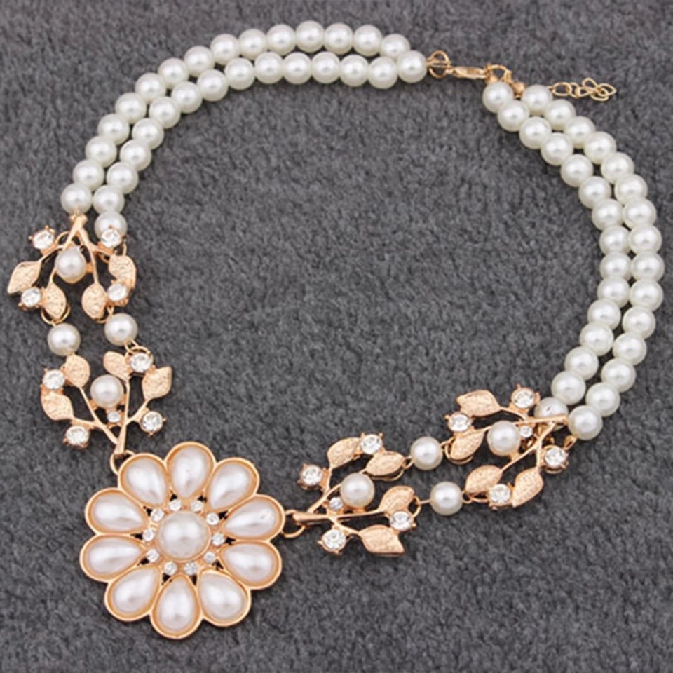 Elegant Faux Pearl Necklace With Pearl Charm Set In Gold Tone Metal.Nwt